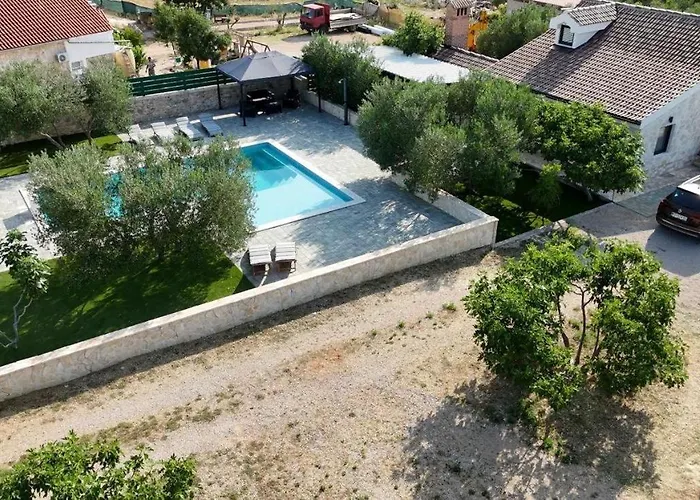 Barba Ive - With Pool 보디체