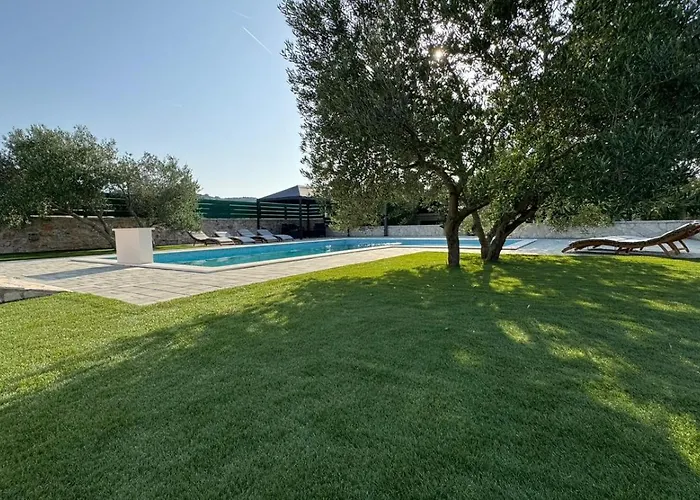 Barba Ive - With Pool * 보디체