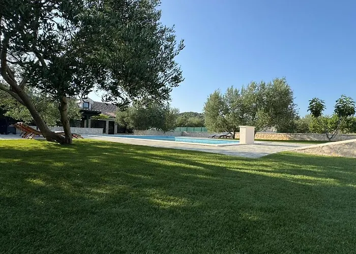 Barba Ive - With Pool ヴィラ *